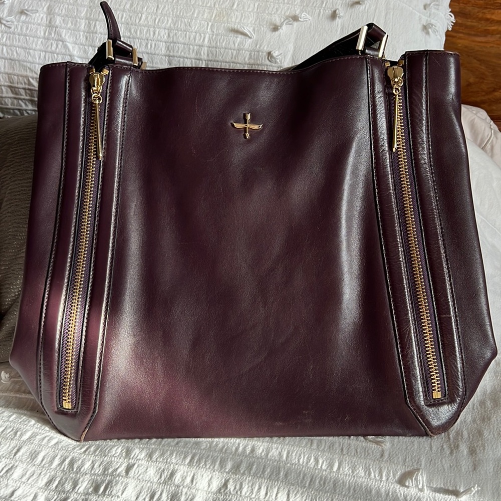 Pour La Victoire Handbag